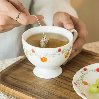Европейският набор от кафе чаши, домашен малка чаена чаша с цветя модел, елегантен следобеден чай комплект чаша и чиния, английска керамична чаша за вода