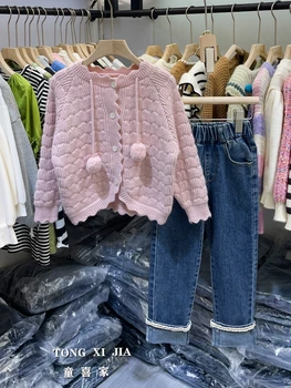 Вязаный пуловер за момичета, палта, пролет и есен 2023, Нова детски дрехи, кожени топки, сладък див жилетка, Корейски топ